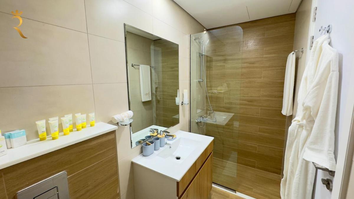 Apartment Masdar 2br Luxe Pool And Quick Airport Access Abu Dhabi