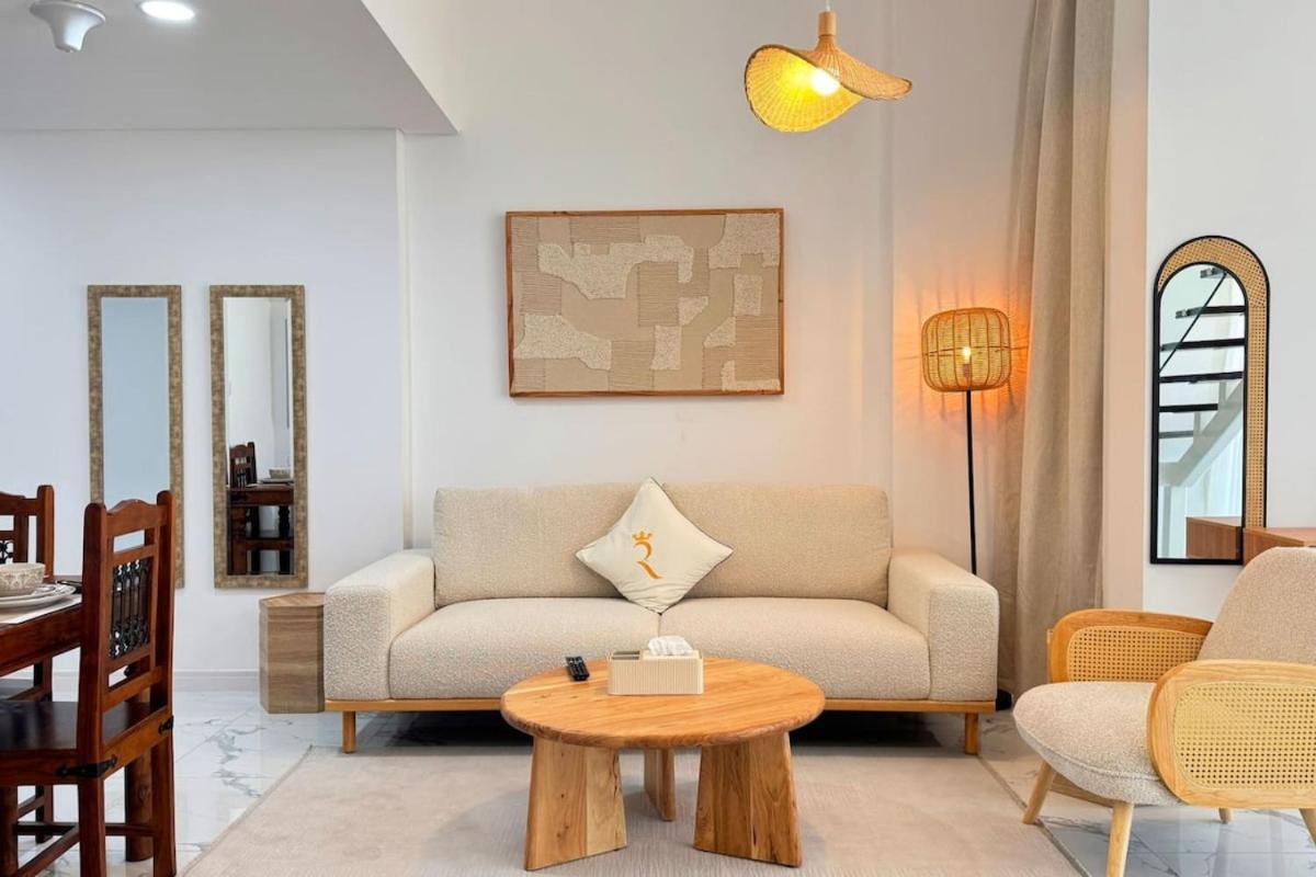 Masdar 2br Luxe Pool And Quick Airport Access Apartment
