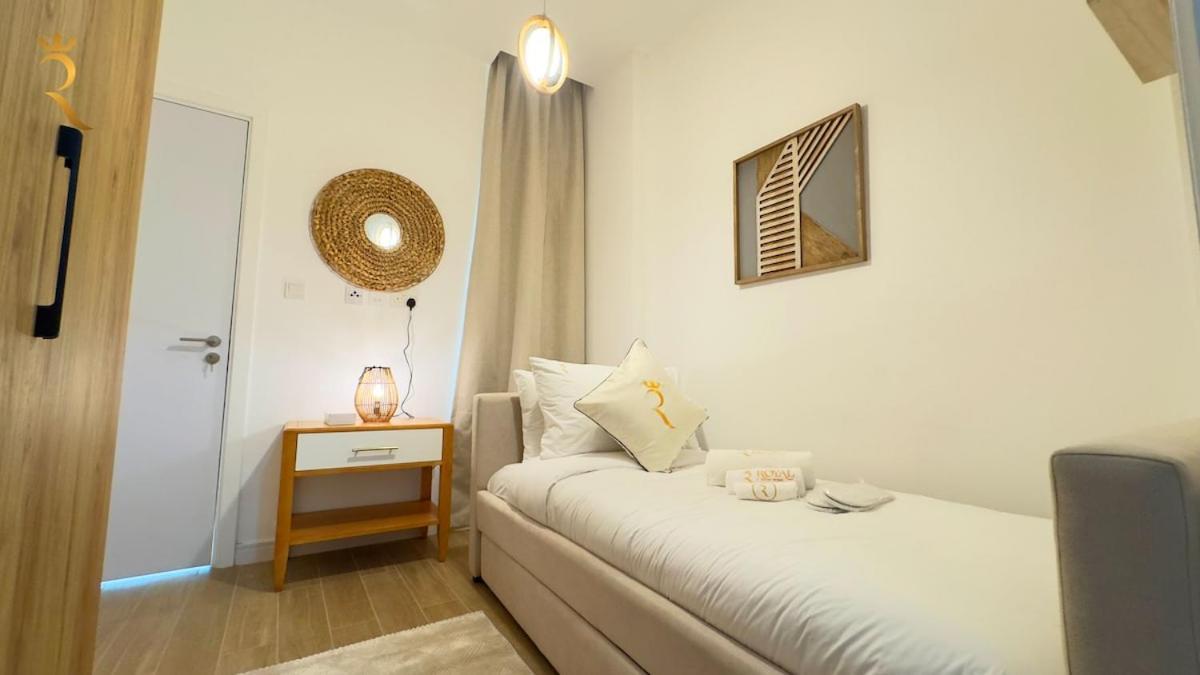 Apartment Masdar 2br Luxe Pool And Quick Airport Access *
