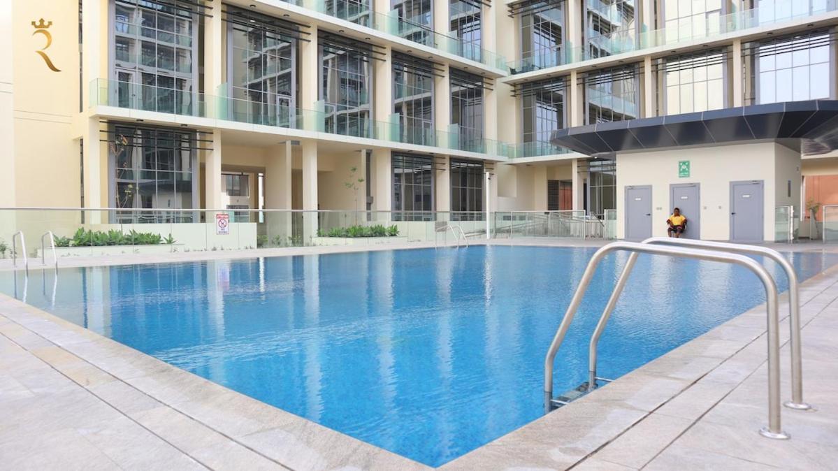 Masdar 2br Luxe Pool And Quick Airport Access Apartment Abu Dhabi