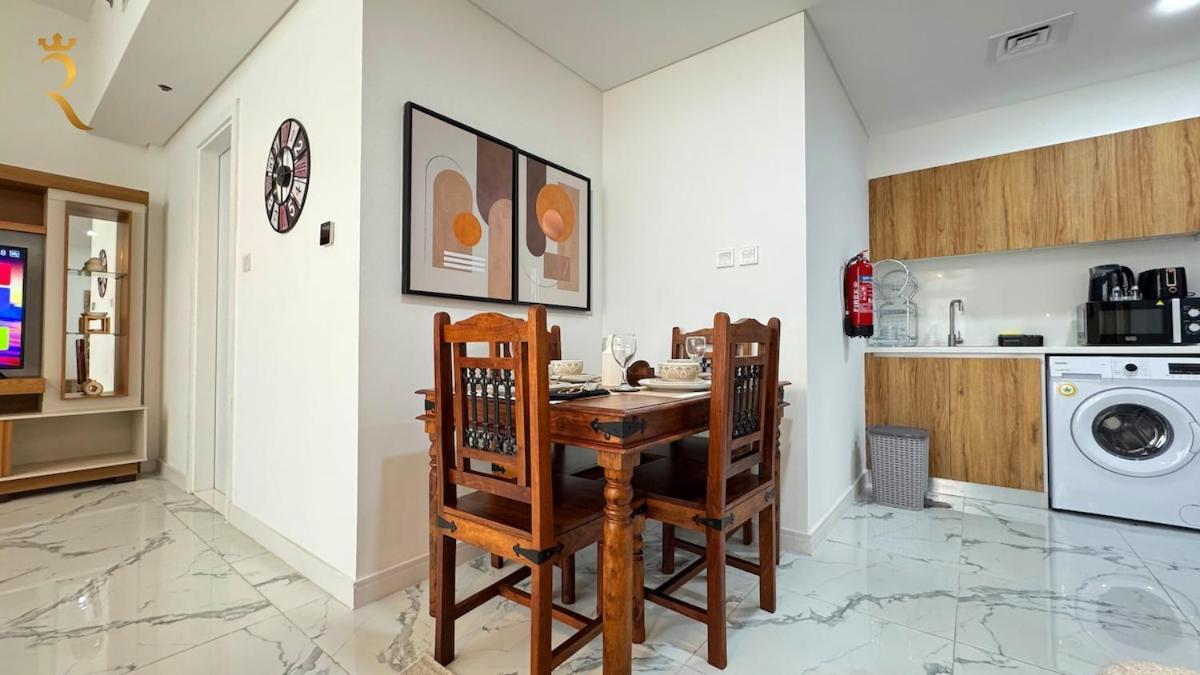 Masdar 2br Luxe Pool And Quick Airport Access Apartment