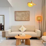 Masdar 2Br Luxe Apt Pool And Quick Airport Access