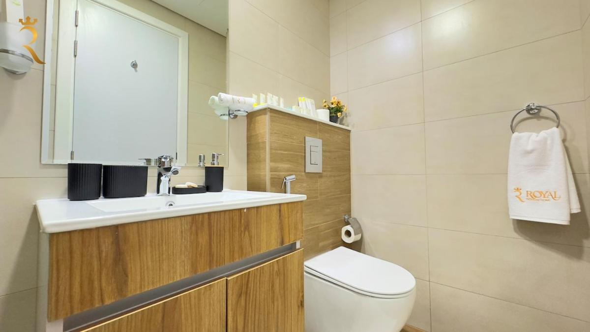 Masdar 2br Luxe Pool And Quick Airport Access Abu Dhabi