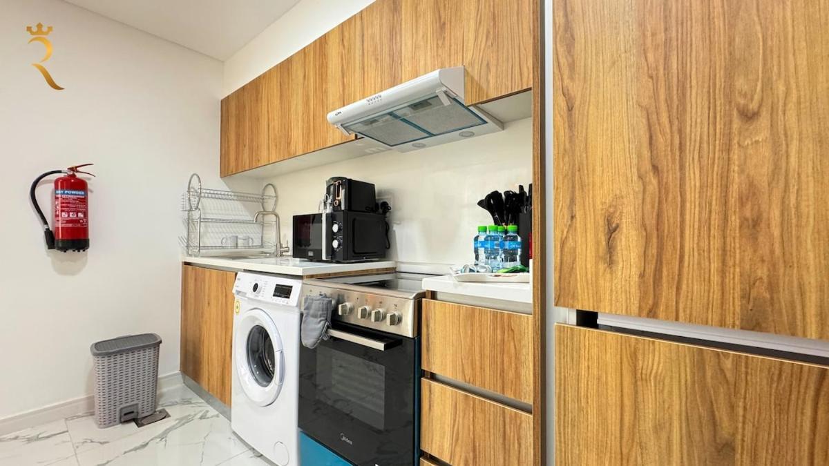 Apartment Masdar 2br Luxe Pool And Quick Airport Access