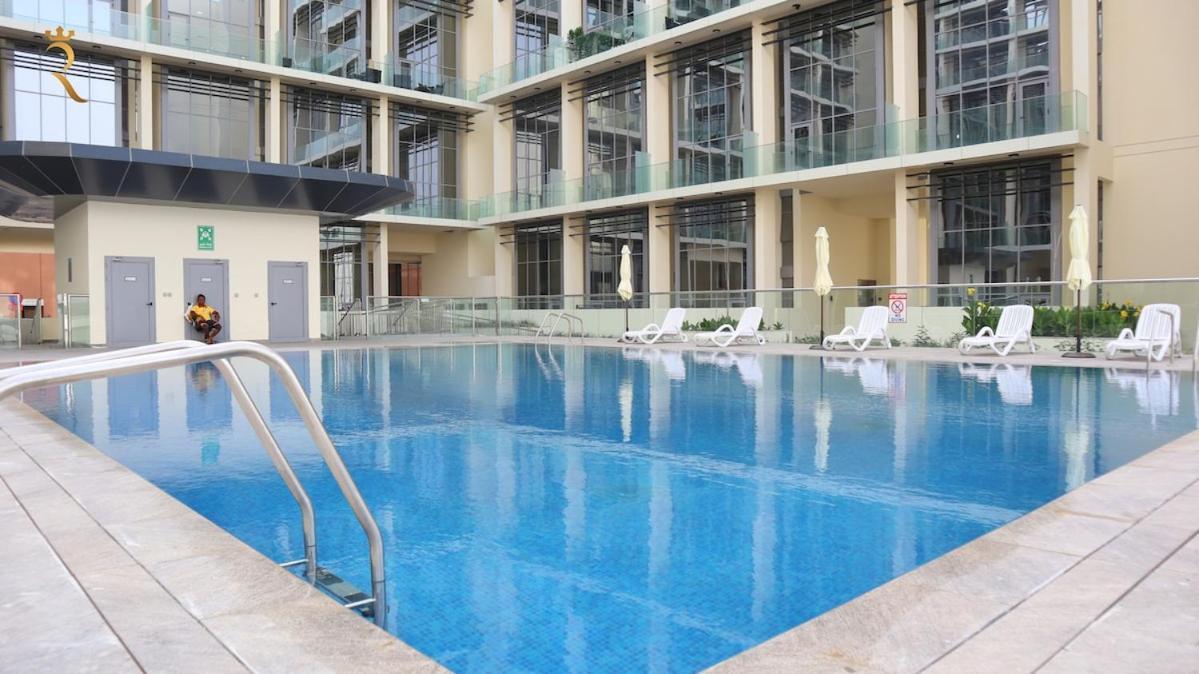 Masdar 2br Luxe Pool And Quick Airport Access