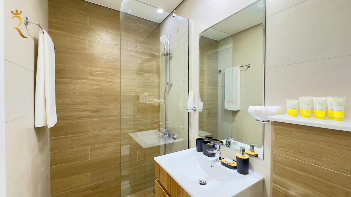 Apartment Masdar 2br Luxe Pool And Quick Airport Access *