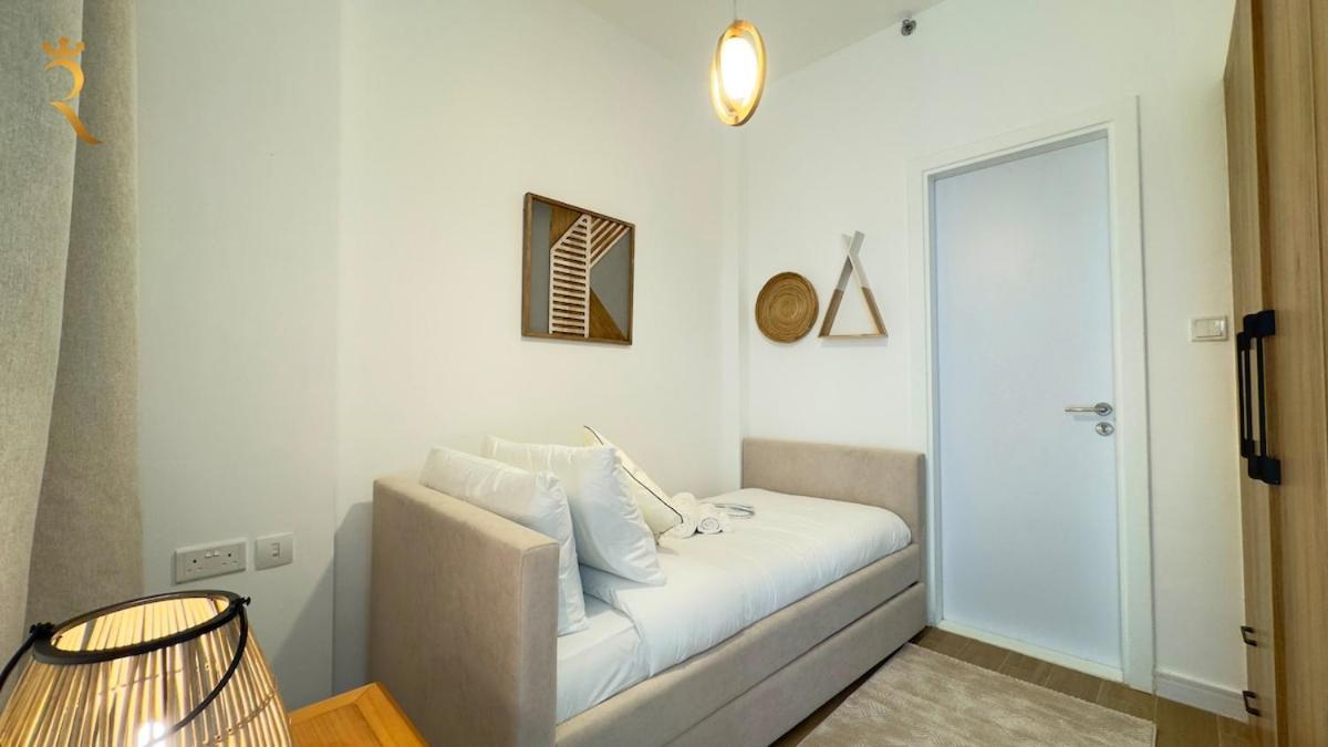 Apartment Masdar 2br Luxe Pool And Quick Airport Access *