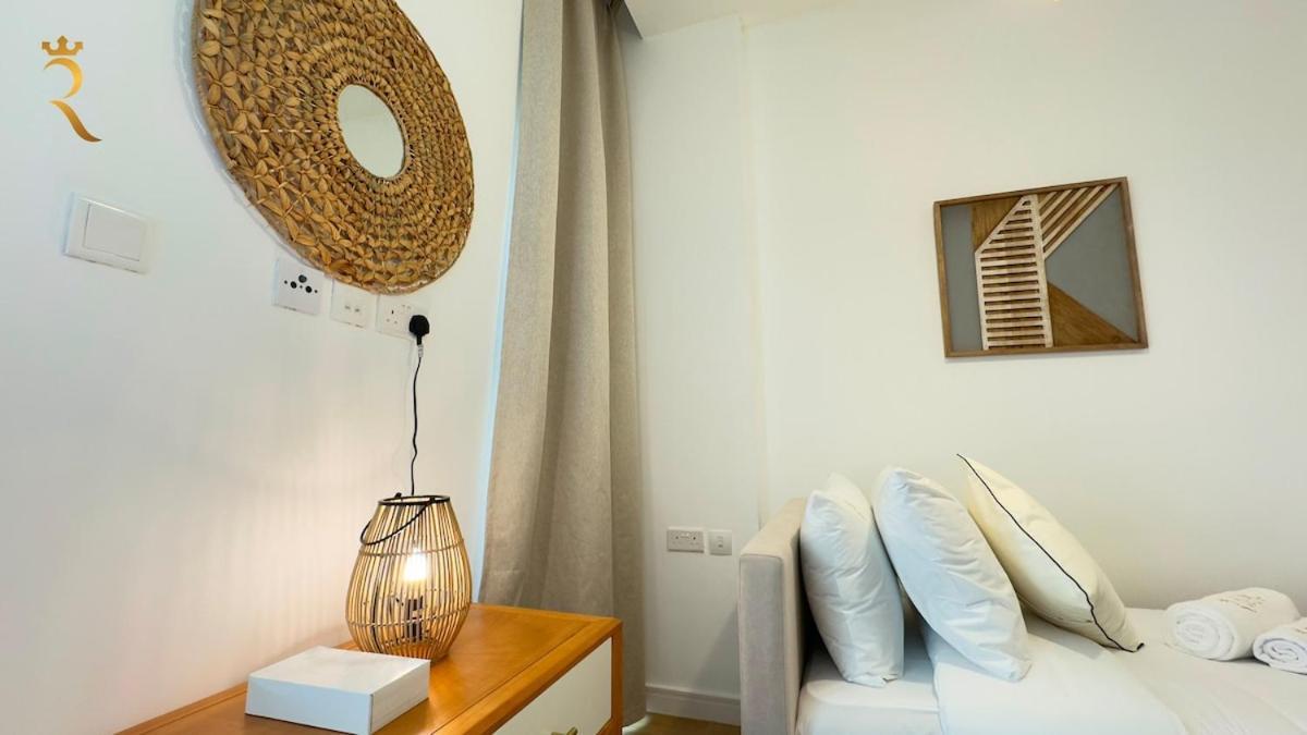 Apartment Masdar 2br Luxe Pool And Quick Airport Access