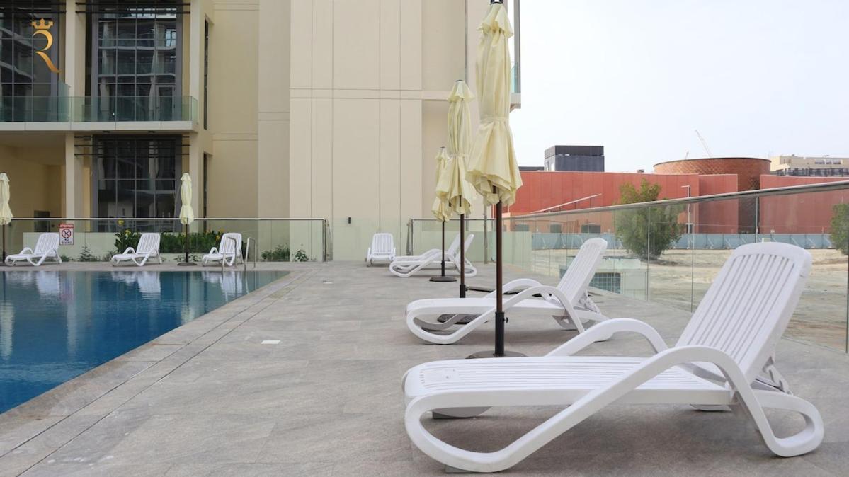 Masdar 2br Luxe Pool And Quick Airport Access